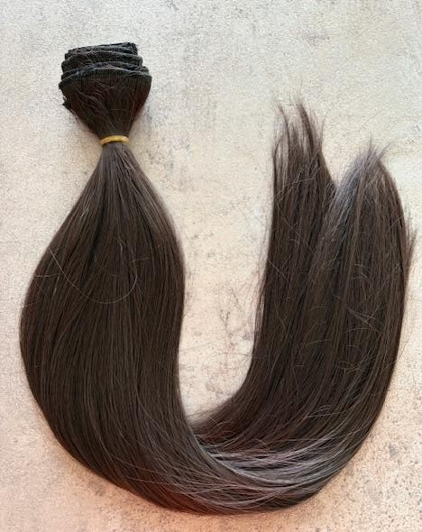 Csokibarna egyenes vasalható I. osztályú csatos, szintetikus haj 50cm (32)