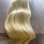 Platinaszőke vasalható I. osztályú csatos, szintetikus haj 50cm (22)