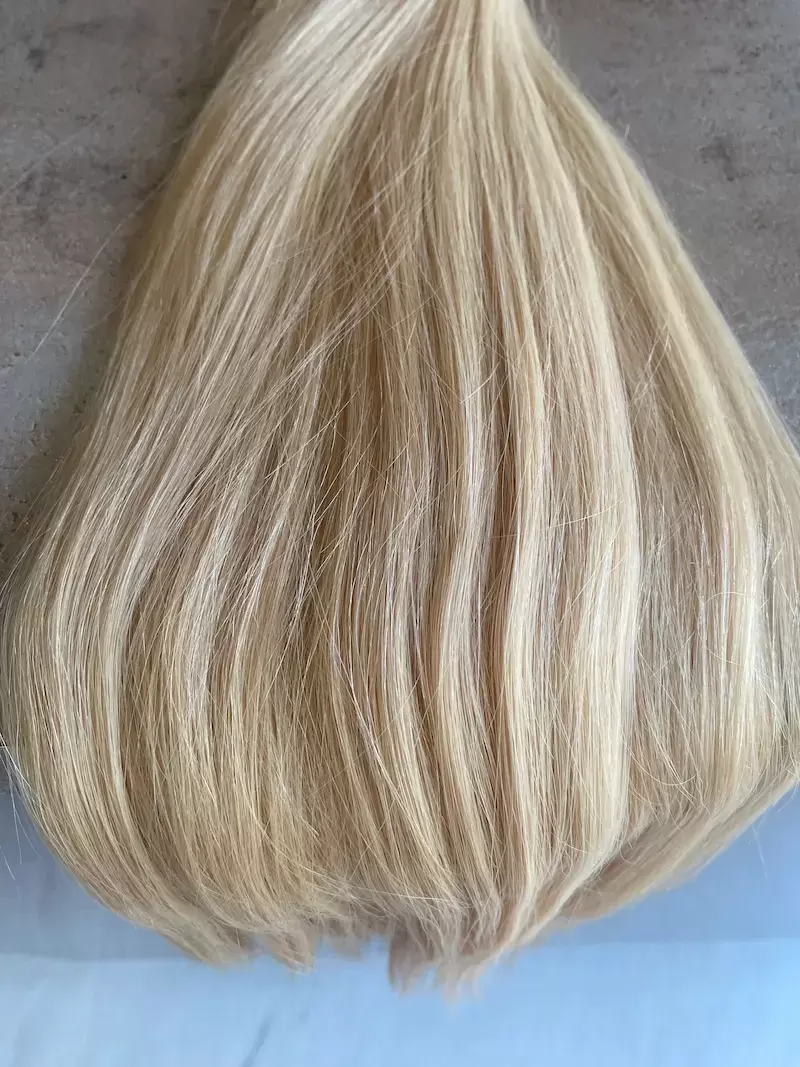 Festett bézs tresszelt 60cm 100% eredeti haj/ 10gr