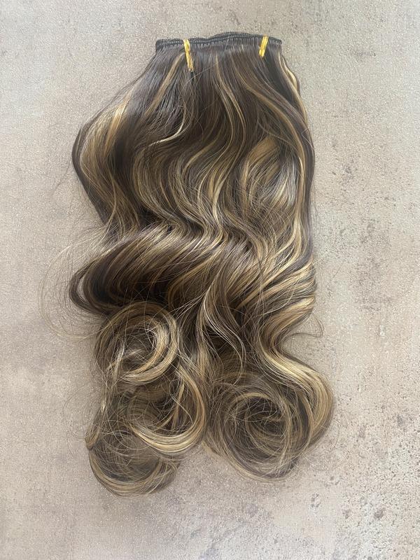 Hullámos, sötétbarna melíros, vasalható I. osztályú csatos 50-55cm, szintetikus haj (27)