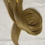 Mézszőke egyenes vasalható I. osztályú csatos 60cm, szintetikus haj (11)