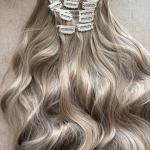 Világosbarna-szőke ombre vasalható I. osztályú csatos 55cm, szintetikus haj (14)