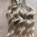 Világosbarna-szőke ombre vasalható I. osztályú csatos 55cm, szintetikus haj (14)