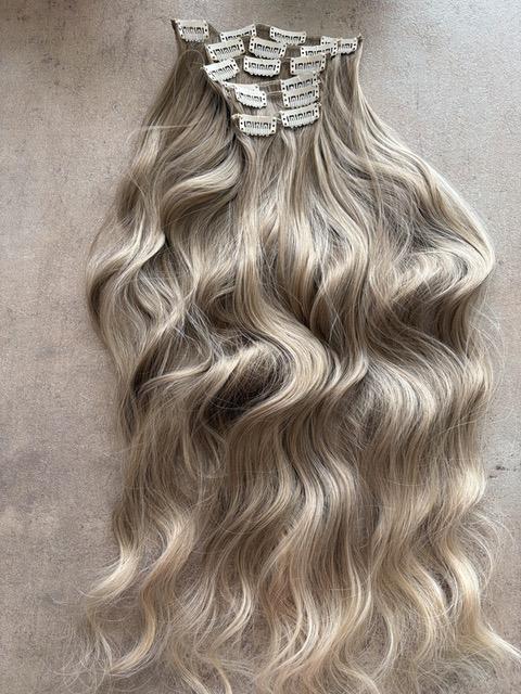 Világosbarna-szőke ombre vasalható I. osztályú csatos 55cm, szintetikus haj (14)