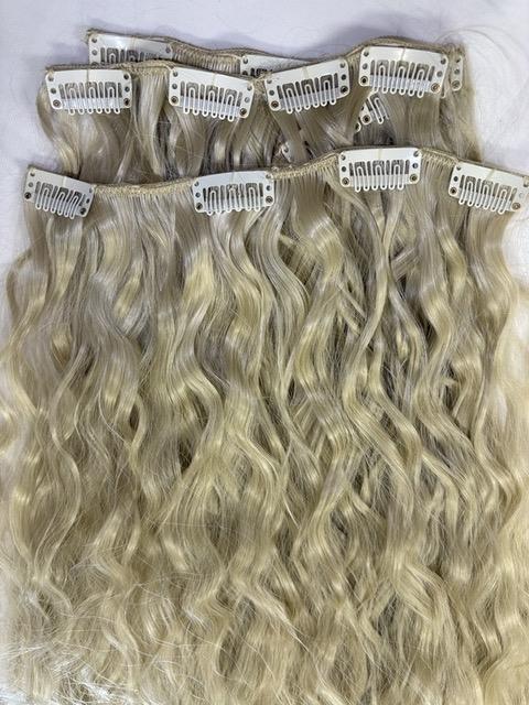 Hullámos, hamvas vasalható I. osztályú csatos 55cm, szintetikus haj (18)