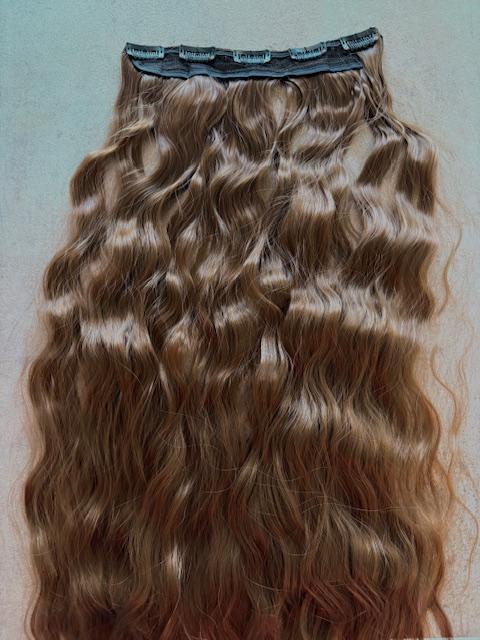 Rezes vízhullámos vasalható I. osztályú csatos, szintetikus haj 60cm (40)