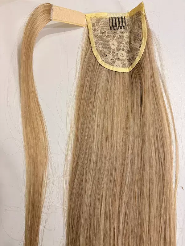 Bézs szőke meliros vasalható I. osztályú enyhén hullámos 60 cm szintetikus copf (31)