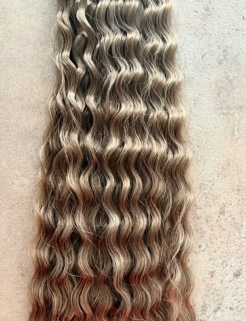 Szintetikus póthaj világosbarna hullámos 100gr /70-75cm