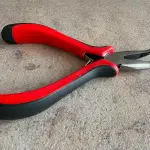 Leszedő fogó erős hajlított