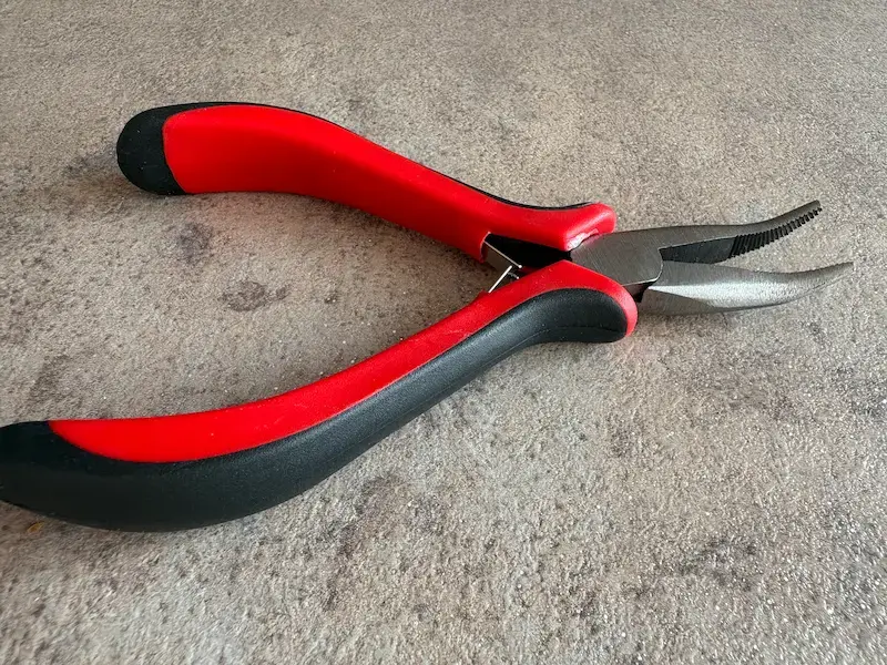 Leszedő fogó erős hajlított