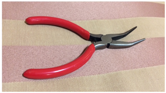 Leszedő fogó hegyes végű, hajlított