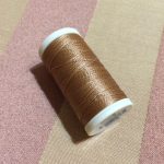 Tressz cérna karamell színű