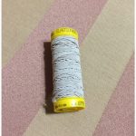 Gumis cérna enyhén hamvas színű