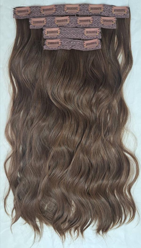 Középbarna vasalható I. osztályú csatos, szintetikus haj 55cm (36)