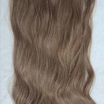 Sötétebb hamvas 8-as színű vasalható I. osztályú csatos, szintetikus haj 52-53cm (9)