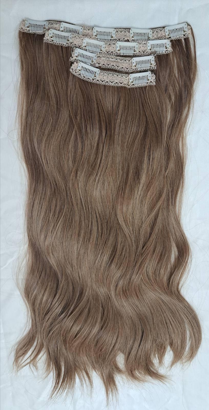 Sötétebb hamvas 8-as színű vasalható I. osztályú csatos, szintetikus haj 52-53cm (9)